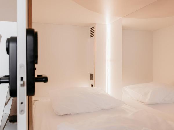 Hostel by Hyve Basel : photo 6 de la chambre capsule en dortoir mixte