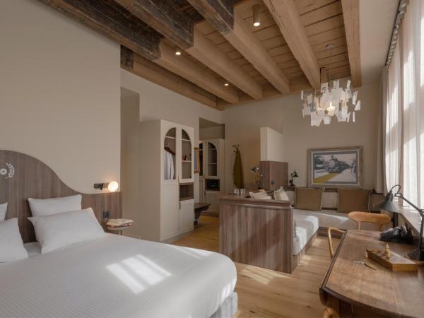 Académie Hôtel Lyon : photo 2 de la chambre suite « lumière »