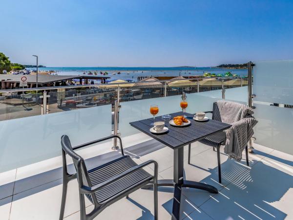 Hotel Koral : photo 10 de la chambre chambre double avec balcon - vue sur mer