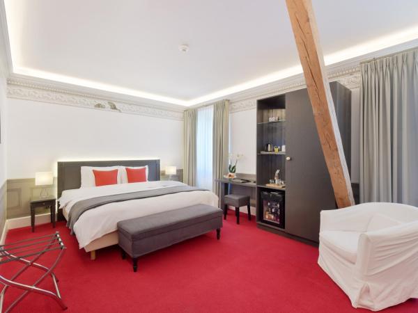 Golf Hotel René Capt : photo 2 de la chambre chambre triple supérieure - côté ville