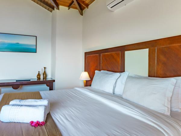 Uni Boutique Hotel & Spa : photo 1 de la chambre suite lit king-size avec baignoire spa