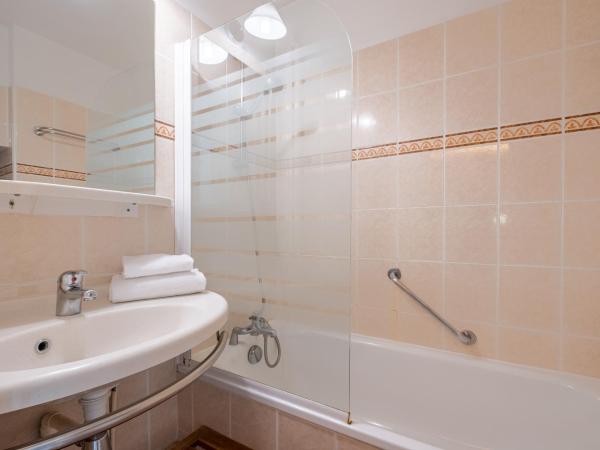 Résidence Pierre & Vacances Les Bleuets : photo 6 de la chambre studio avec couchage en alcôve (4 personnes) - vue sur vallée