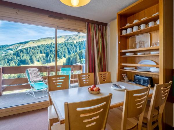 Résidence Pierre & Vacances Les Bleuets : photo 1 de la chambre studio avec couchage en alcôve (4 personnes) - vue sur vallée