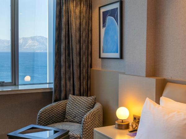 Delta Hotels by Marriott Antalya Lara : photo 3 de la chambre chambre king standard avec vue sur mer