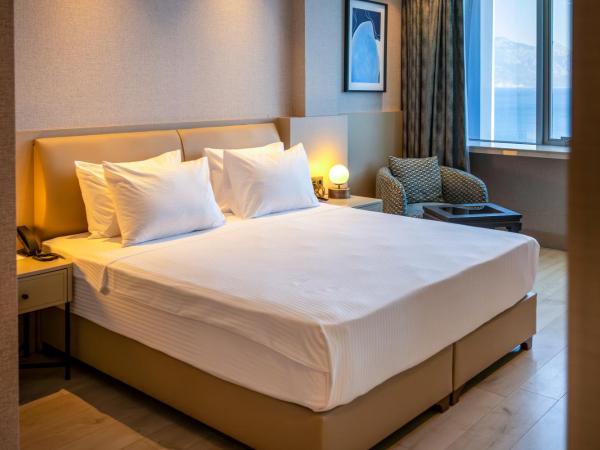 Delta Hotels by Marriott Antalya Lara : photo 5 de la chambre chambre king standard avec vue sur mer