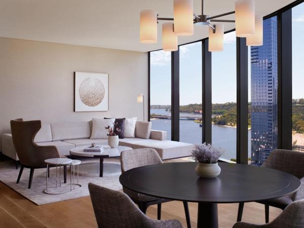 The Ritz-Carlton, Perth : photo 2 de la chambre suite 1 chambre elizabeth quay avec 1 lit king-size - vue sur rivière