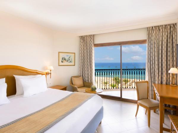 Mövenpick Resort & Marine Spa Sousse : photo 6 de la chambre suite avec terrasse et vue sur la mer