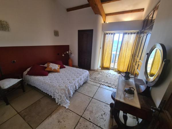 Villa M, Chambres d'Hôtes, Séjours Bien-être, Vue mer, Sauna, Piscine à Six-Fours : photo 10 de la chambre chambre lit queen-size - vue sur mer