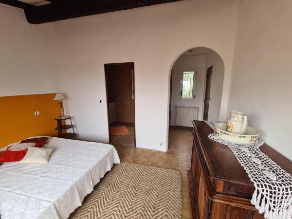 Villa M, Chambres d'Hôtes, Séjours Bien-être, Vue mer, Sauna, Piscine à Six-Fours : photo 3 de la chambre chambre lit queen-size - vue sur mer