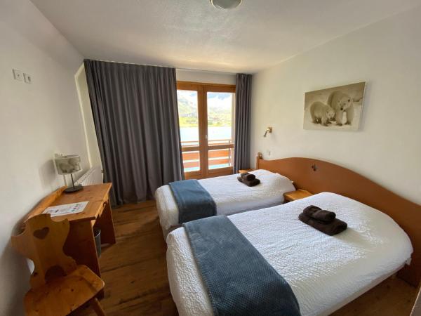 Le Terril Blanc : photo 2 de la chambre triple room south with mountain and lake view and balcony
