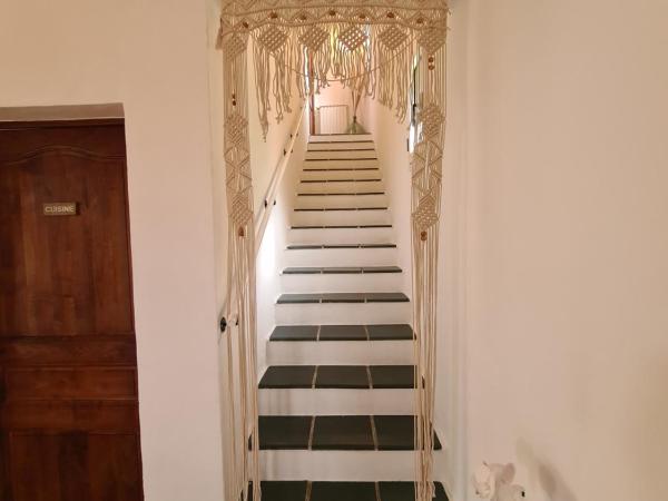 Villa M, Chambres d'Hôtes, Séjours Bien-être, Vue mer, Sauna, Piscine à Six-Fours : photo 6 de la chambre chambre lit queen-size - vue sur mer