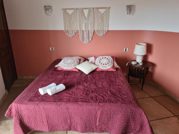 Villa M, Chambres d'Hôtes, Séjours Bien-être, Vue mer, Sauna, Piscine à Six-Fours : photo 7 de la chambre chambre lit queen-size - vue sur mer