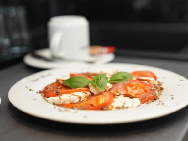 Hotel Attaché an der Messe : photo 5 de la chambre superior studio - basement with sofa bed