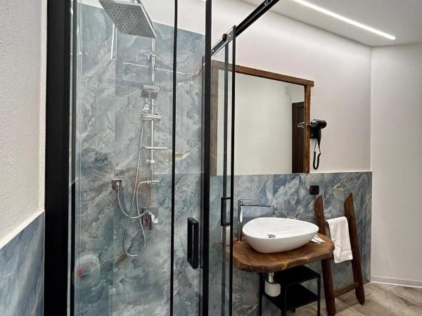 Villetta Capodimonte : photo 7 de la chambre chambre double avec baignoire spa