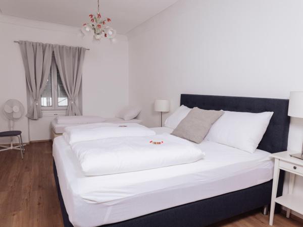 Cityhotel am Domplatz Self-CheckIn : photo 1 de la chambre chambre familiale