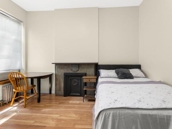 West 30th Street Guest House : photo 4 de la chambre chambre simple avec salle de bains privative