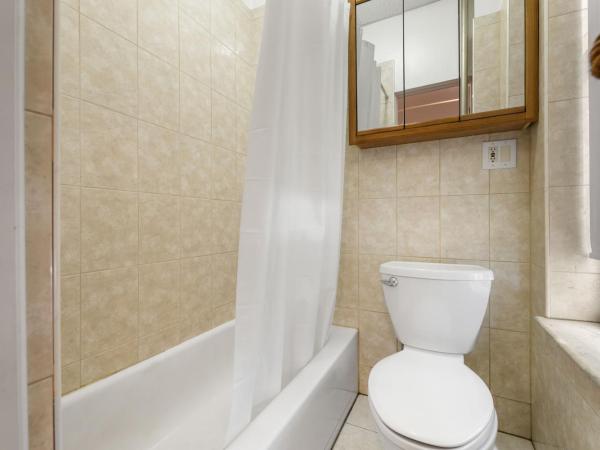 West 30th Street Guest House : photo 5 de la chambre chambre simple avec salle de bains privative