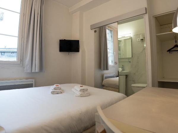 Brit Hotel Des Grands Hommes - Bordeaux Centre : photo 4 de la chambre chambre double avec petite salle de bains - côté cour