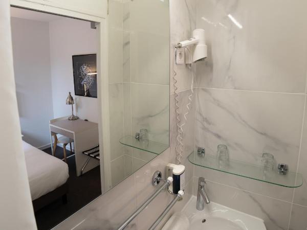 Brit Hotel Des Grands Hommes - Bordeaux Centre : photo 6 de la chambre chambre double avec petite salle de bains - côté cour