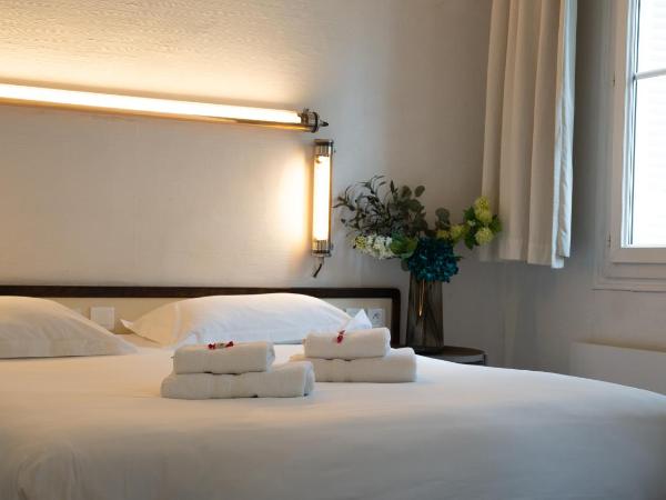 Brit Hotel Des Grands Hommes - Bordeaux Centre : photo 1 de la chambre chambre triple