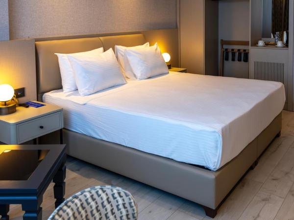 Delta Hotels by Marriott Antalya Lara : photo 4 de la chambre standard king room with partial sea view