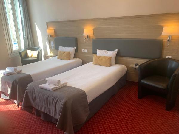 Brit Hotel Bleu Nuit : photo 3 de la chambre chambre lits jumeaux