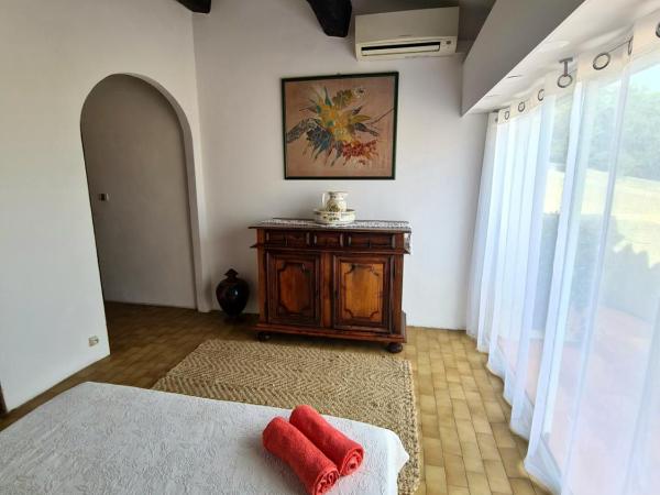 Villa M, Chambres d'Hôtes, Séjours Bien-être, Vue mer, Sauna, Piscine à Six-Fours : photo 10 de la chambre chambre lit queen-size - vue sur mer