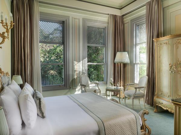 Bosphorus Palace Hotel : photo 7 de la chambre chambre lit king-size - vue sur jardin