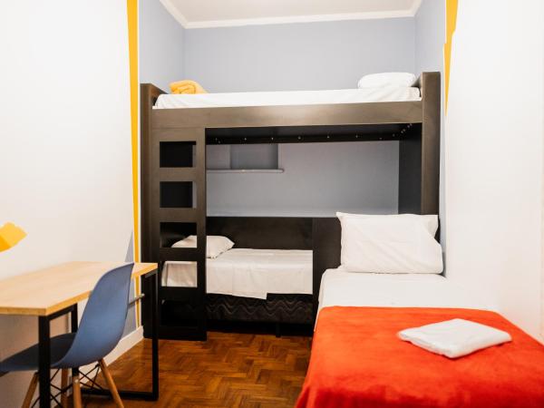 Lamparina Hostel : photo 5 de la chambre chambre triple Économique avec salle de bains commune