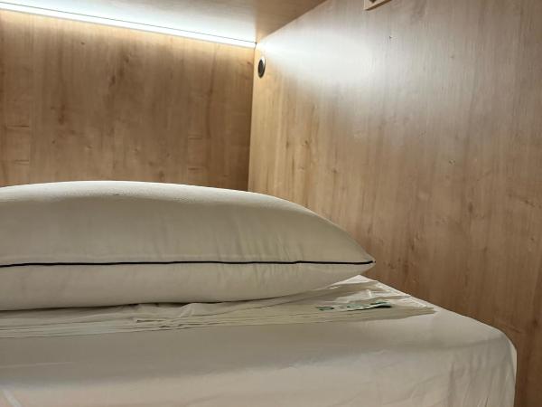 The POD Suite Hostel Village : photo 7 de la chambre b02 mixed upper bed in shared room with 20 beds