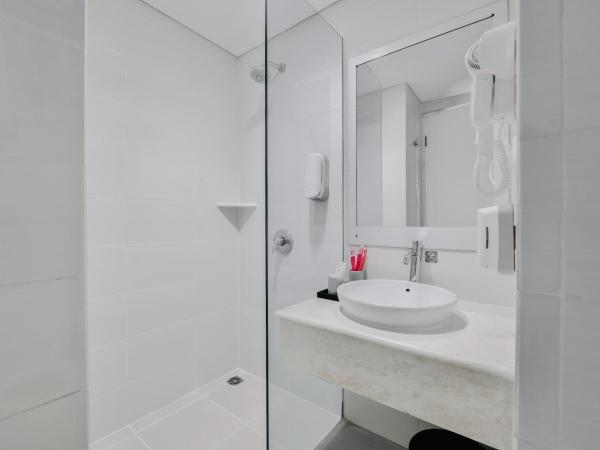 favehotel Rungkut Surabaya : photo 4 de la chambre chambre deluxe double ou lits jumeaux