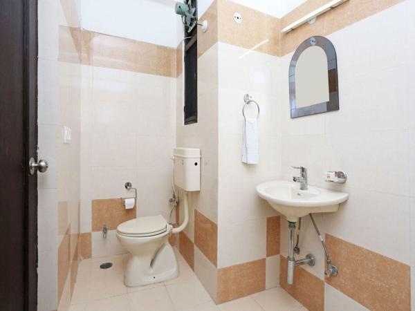 Hotel Hari Villa : photo 1 de la chambre chambre familiale avec salle de bains