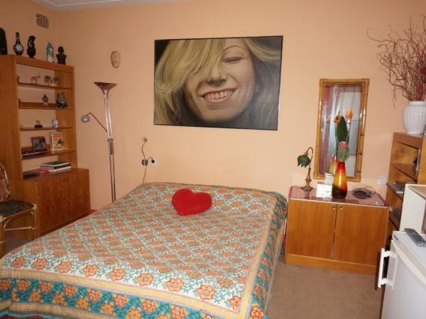 Xaviera's Bed and Breakfast : photo 1 de la chambre chambre lit king-size avec salle de bains privative