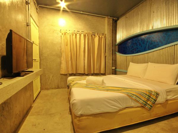 Seabox Khaolak Hostel : photo 1 de la chambre chambre simple standard - vue sur montagne