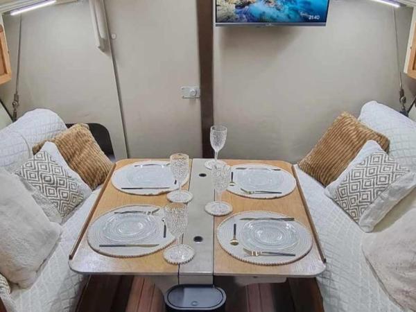 Nuit romantique sur un bateau à Deauville : photo 9 de la chambre mobile home