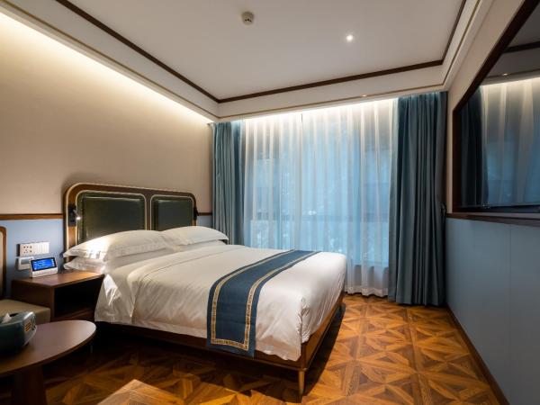 Time Traveller Boutique Hotel -In the West Lake scenic area, Lingyin Temple, Leifeng Tower, Children's playground, Free night snack, Free laundry, English communication well, Free travel advice : photo 1 de la chambre chambre double standard