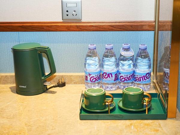 Time Traveller Boutique Hotel -In the West Lake scenic area, Lingyin Temple, Leifeng Tower, Children's playground, Free night snack, Free laundry, English communication well, Free travel advice : photo 4 de la chambre chambre double deluxe