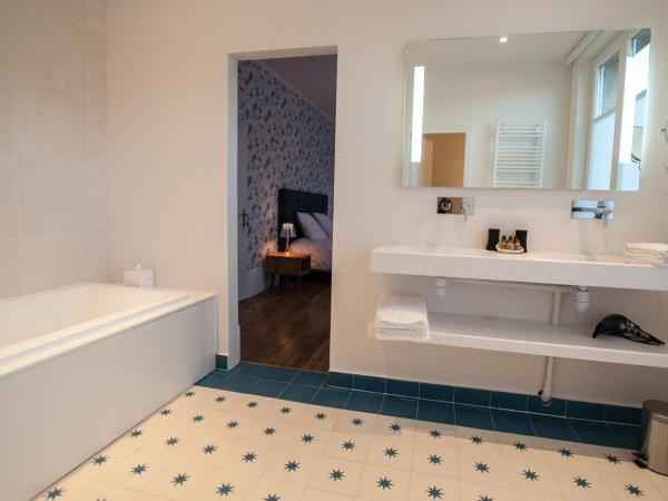 Maison M Troyes : photo 3 de la chambre chambre double ou lits jumeaux avec salle de bains privative