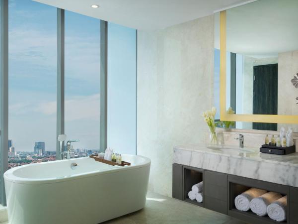 DoubleTree by Hilton Surabaya : photo 4 de la chambre suite d’angle lit king-size