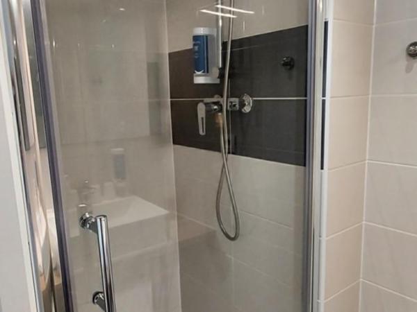 Brit Hotel Confort Manosque Cadarache : photo 10 de la chambre chambre familiale