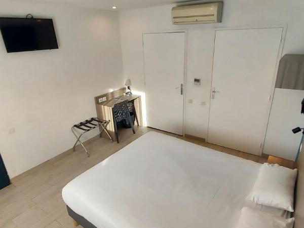 Brit Hotel Confort Manosque Cadarache : photo 8 de la chambre chambre double - accessible aux personnes à mobilité réduite 