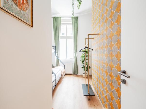 Bloom by Home1 : photo 5 de la chambre chambre triple avec salle de bains commune