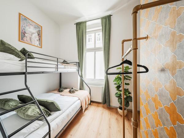 Bloom by Home1 : photo 3 de la chambre chambre triple avec salle de bains commune