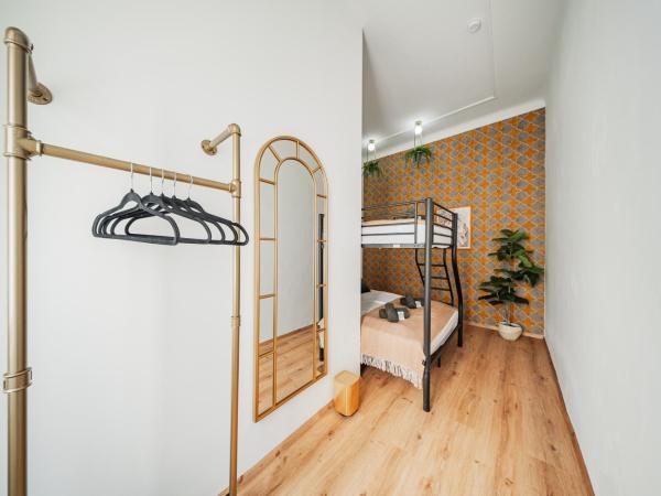 Bloom by Home1 : photo 9 de la chambre chambre triple avec salle de bains commune