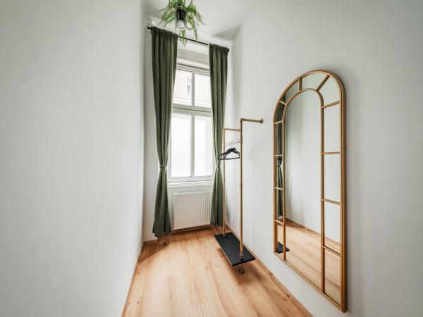 Bloom by Home1 : photo 8 de la chambre chambre triple avec salle de bains commune