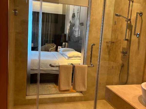 Pride Plaza Hotel, Aerocity New Delhi : photo 2 de la chambre chambre lit king-size deluxe