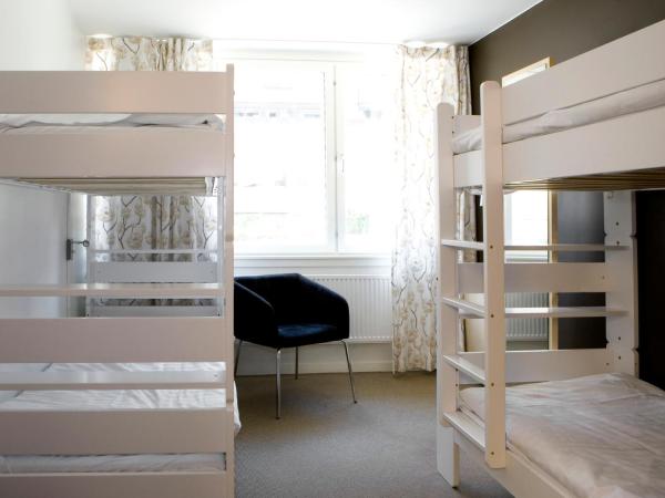 Slottsskogens Hostel : photo 7 de la chambre chambre quadruple Économique avec salle de bains commune