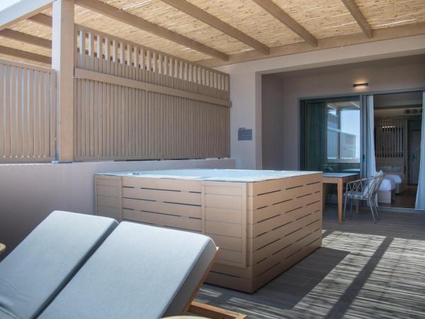 SENSEANA Sea Side Resort & Aquadventure : photo 6 de la chambre petite suite sea view with outdoor hot tub