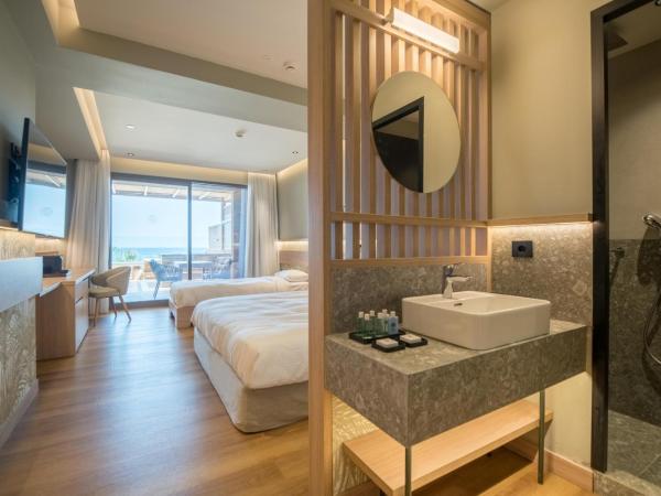 SENSEANA Sea Side Resort & Aquadventure : photo 9 de la chambre petite suite sea view with outdoor hot tub