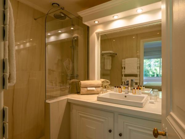 Les Manoirs de Tourgéville : photo 4 de la chambre chambre double - vue sur jardin